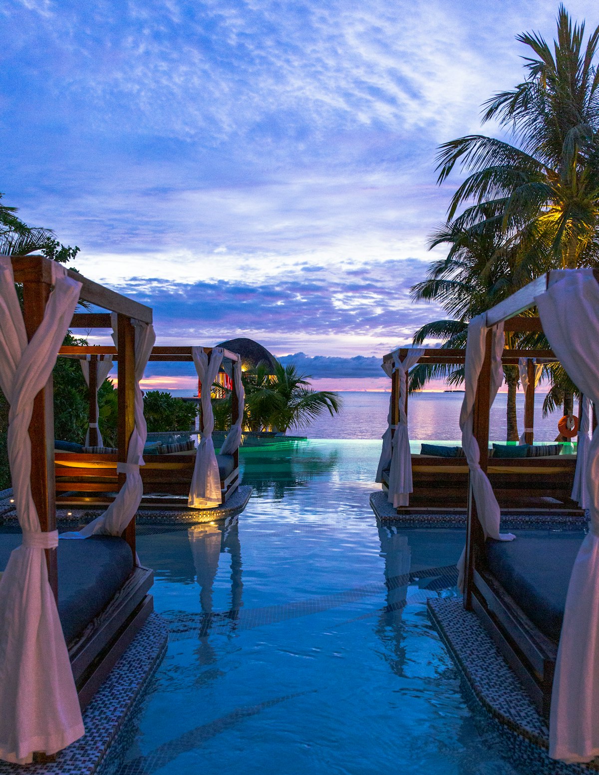 Water Pool Villa (Biệt thự trên mặt nước)